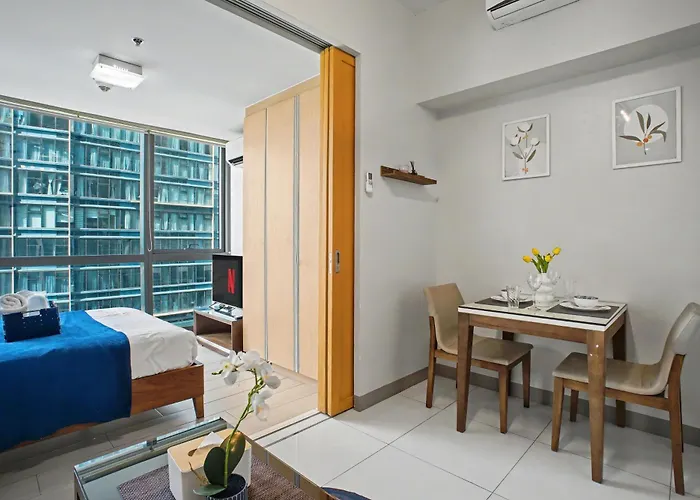 Free Welcome Breakfast, Bgc 1br, 300mbps Fiber, Steps To Mitsukoshi & Uptown, 19c2 Apartment *