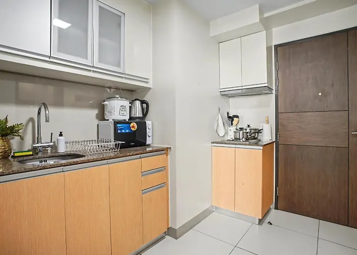 Free Welcome Breakfast, Bgc 1br, 300mbps Fiber, Steps To Mitsukoshi & Uptown, 19c2 Apartment