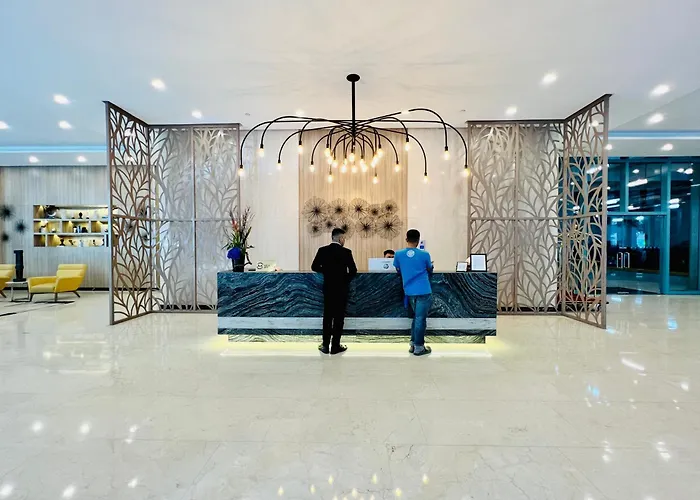 Apartment Free Welcome Breakfast, Bgc 1br, 300mbps Fiber, Steps To Mitsukoshi & Uptown, 19c2 *